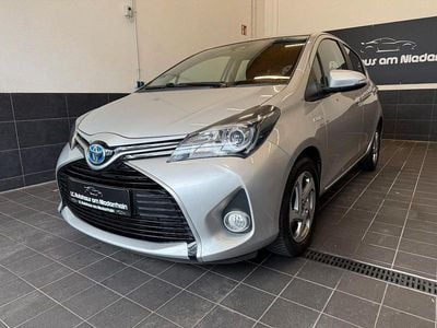 Usata Toyota Yaris Hybrid Comfort 101 CV (74 kW) 2016 Argento Utilitaria