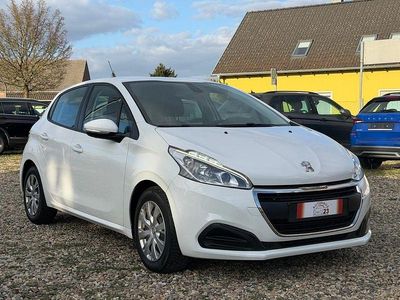 Gebraucht Peugeot 208 Active 102 PS (75 kW) 2019 Weiß Kleinwagen