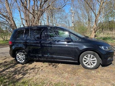 Schwarz Gebraucht 2016 VW Touran Comfortline Van / Kleinbus | 10.000 € (Etwas zu teuer)
