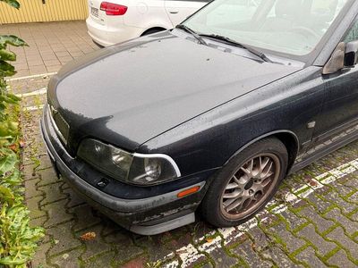 Schwarz Gebraucht 2000 Volvo V40 Kombi | 990 € (Fairer Preis)