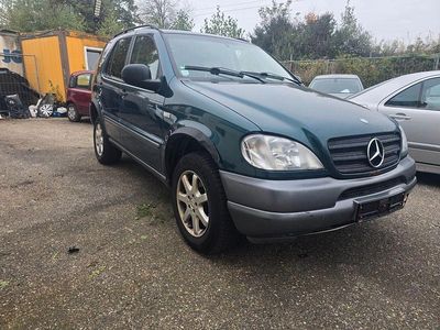 Gebraucht Mercedes ML320 218 PS (160 kW) 1998 Schwarz SUV