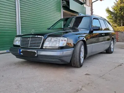 Gebraucht Mercedes 220 Edition 150 PS (110 kW) 1995 Schwarz Limousine