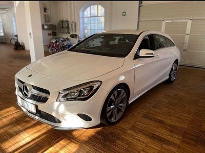 Gebraucht Mercedes CLA200 Shooting Brake Urban 156 PS (114 kW) 2018 Weiß Kombi