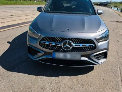 Gebraucht Mercedes GLA200 Advanced Plus 150 PS (110 kW) 2023 Grau SUV