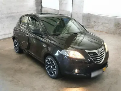 Gebraucht Lancia Ypsilon 90 PS (66 kW) 2015 Schwarz Kleinwagen