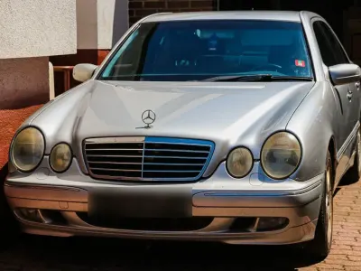 Gebraucht Mercedes E280 204 PS (150 kW) 2000 Silber Limousine