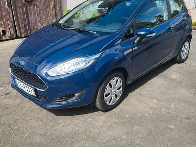 Blau Gebraucht 2017 Ford Fiesta Celebration Kleinwagen | 4.200 € (Fairer Preis)