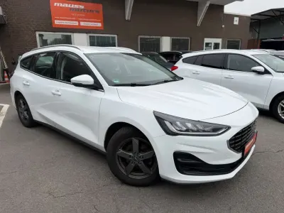 Używany Ford Focus Titanium 116 KM (85 kW) 2023 Biały Sedan/Limuzyna