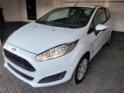 Gebraucht Ford Fiesta Trend 60 PS (44 kW) 2017 Weiß Kleinwagen