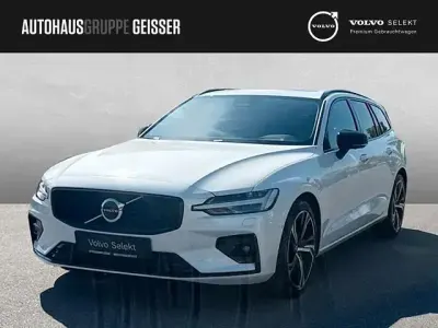 Używany Volvo V60 Plus 197 KM (144 kW) 2025 Biały Kombi