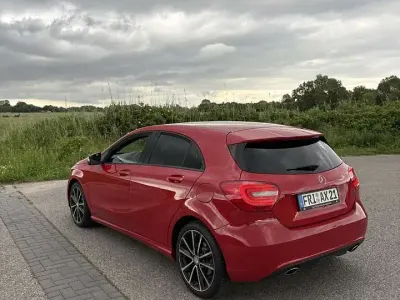 Gebraucht Mercedes A180 Style 122 PS (89 kW) 2014 Rot Limousine