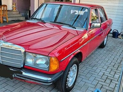 Gebraucht Mercedes E230 136 PS (100 kW) 1984 Rot Limousine