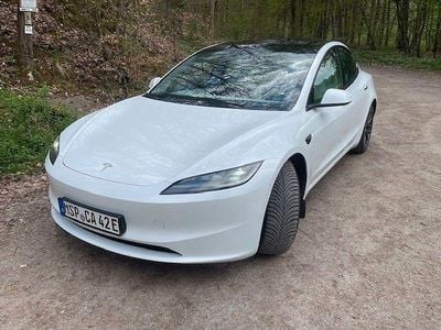 Begagnad Tesla Model 3 288 kW (392 HK) 2023 Vit Sedan