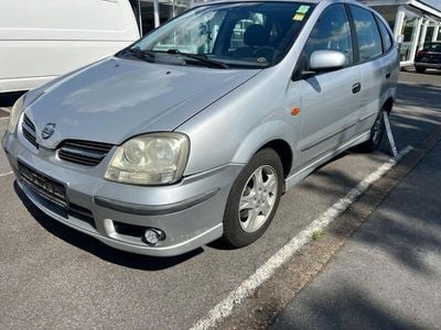 Nissan Almera Tino