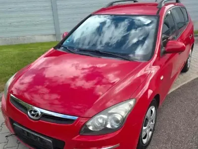 Używany Hyundai i30 90 KM (66 kW) 2009 Czerwony Kombi