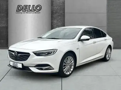Używany Opel Insignia Business Innovation 209 KM (153 kW) 2018 Biały Sedan/Limuzyna