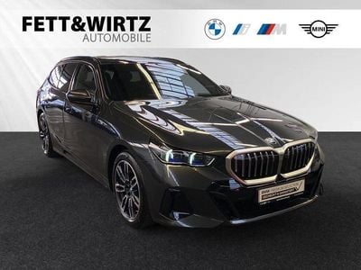 Gebraucht BMW 540 M Sport 303 PS (222 kW) 2025 Sophistograu brillanteffekt metallic Kombi
