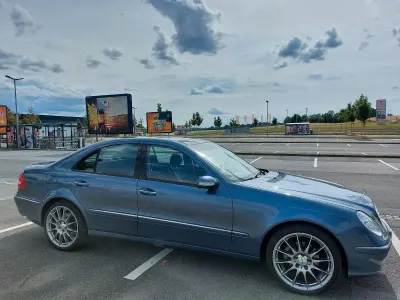 Gebraucht Mercedes E240 Elegance 177 PS (130 kW) 2003 Blau Limousine