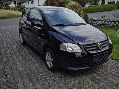Gebraucht VW Fox 54 PS (39 kW) 2005 Schwarz Kleinwagen
