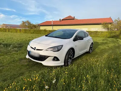 Gebraucht Opel Astra GTC 200 PS (147 kW) 2015 Weiß Limousine