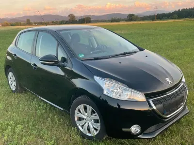 Gebraucht Peugeot 208 Active 82 PS (60 kW) 2015 Schwarz Kleinwagen