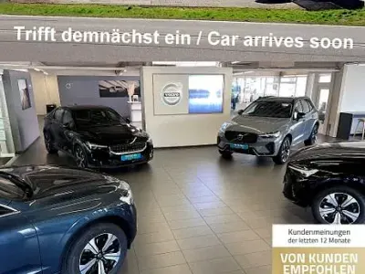 Neu Volvo XC40 Plus 163 PS (119 kW) 2026 Grau SUV