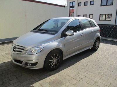 Gebraucht Mercedes B200 136 PS (100 kW) 2009 Silber Van / Kleinbus
