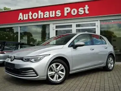Gebraucht VW Golf VIII Life 150 PS (110 kW) 2023 Reflexsilber Limousine