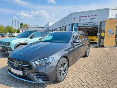 Używany Mercedes E300 AMG line 194 KM (142 kW) 2021 Szary Kombi