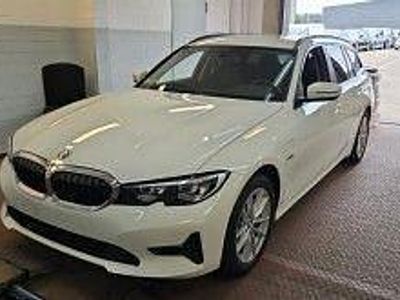 BMW 330e