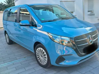 Gebraucht Mercedes V220 2024 Blau Van / Kleinbus