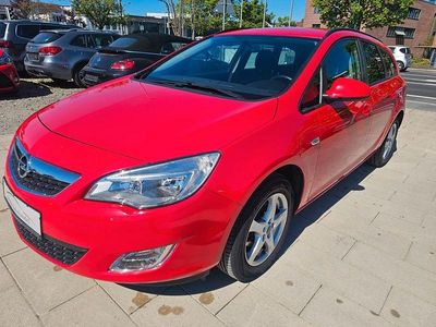 Second-hand Opel Astra Design Edition 101 CP (74 kW) 2011 Roșu Break