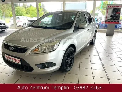 Gebraucht Ford Focus Style 101 PS (74 kW) 2009 Silber Limousine