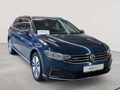 Gebraucht VW Passat GTE 156 PS (114 kW) 2021 Aquamarinblau metallic Kombi