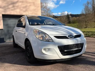 Gebraucht Hyundai i20 78 PS (57 kW) 2010 Weiß Kleinwagen