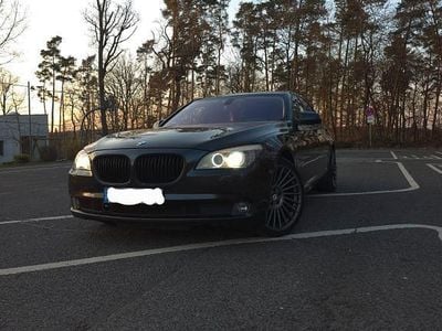 Gebraucht BMW 740 Sport Line 306 PS (225 kW) 2010 Grau Limousine