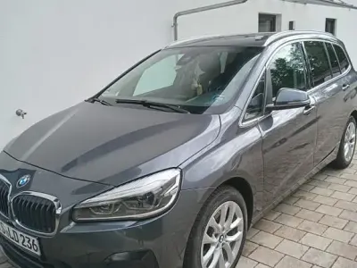 Gebraucht BMW 220 Gran Tourer Sport Line 190 PS (139 kW) 2020 Grau Van / Kleinbus