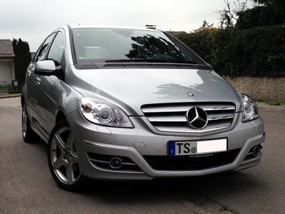 Gebraucht Mercedes B200 193 PS (141 kW) 2010 Silber metallic Van / Kleinbus