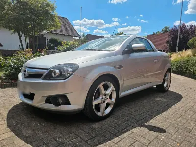 Gebraucht Opel Tigra 90 PS (66 kW) 2004 Silber Cabrio