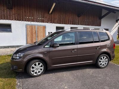 Gebraucht VW Touran Life 140 PS (102 kW) 2013 Braun Van / Kleinbus