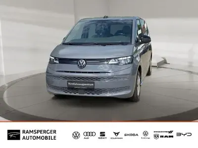 Gebraucht VW Multivan Basis 150 PS (110 kW) 2023 Grau Van / Kleinbus