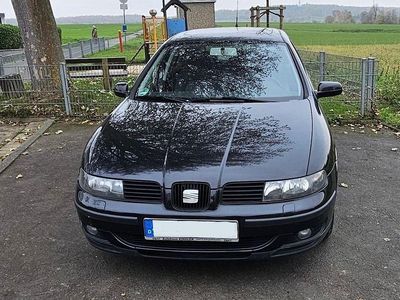 Second-hand Seat Leon 101 CP (74 kW) 2000 Negru Hatchback