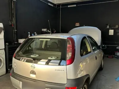 Używany Opel Corsa 75 KM (55 kW) 2002 Srebrny Hatchback