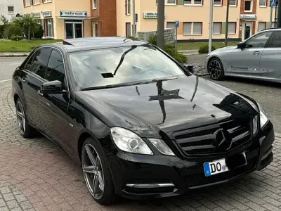 Gebraucht Mercedes E220 170 PS (125 kW) 2011 Schwarz Limousine