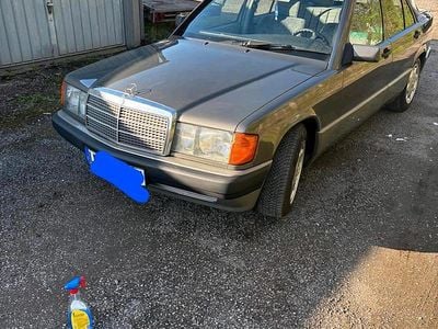 Usata Mercedes 190 94 CV (69 kW) 1992 Grigio Berlina
