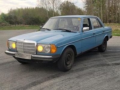 Usata Mercedes 200 60 CV (44 kW) 1982 Blu Berlina
