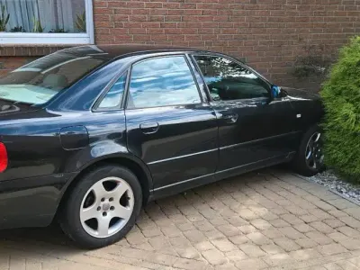 Gebraucht Audi A4 116 PS (85 kW) 2000 Schwarz Limousine