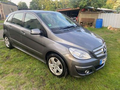 Mercedes B200