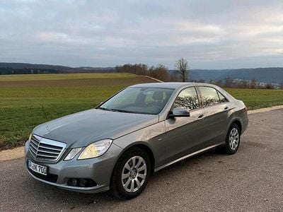 Grau Gebraucht 2011 Mercedes E200 Limousine | 13.900 € (Fairer Preis)