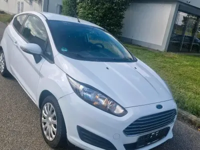 Usata Ford Fiesta 82 CV (60 kW) 2013 Bianco Berlina